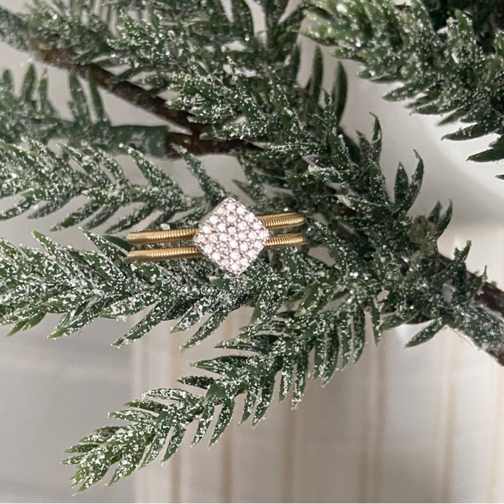 Elegant Gold and Silver Women's Ring